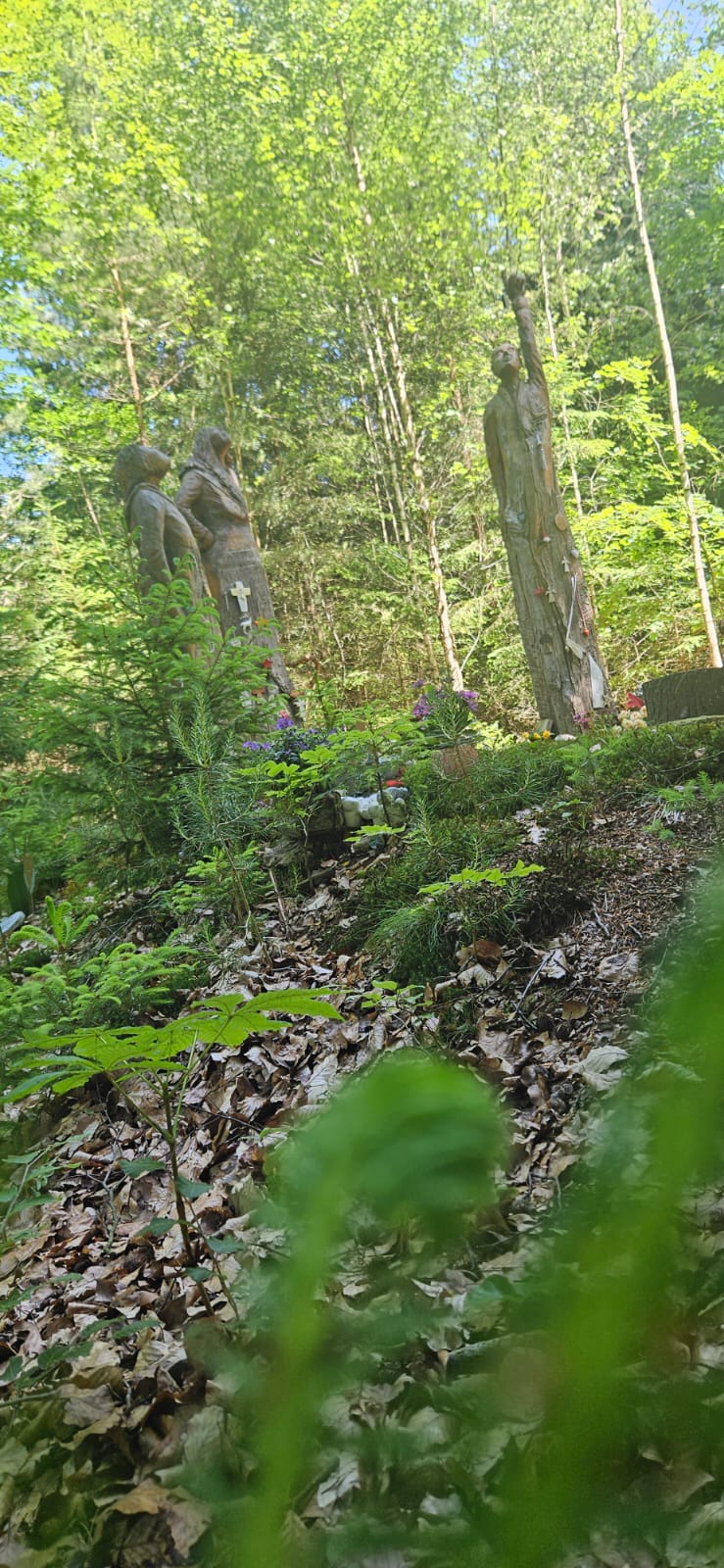 Bestattungswald Holzfiguren